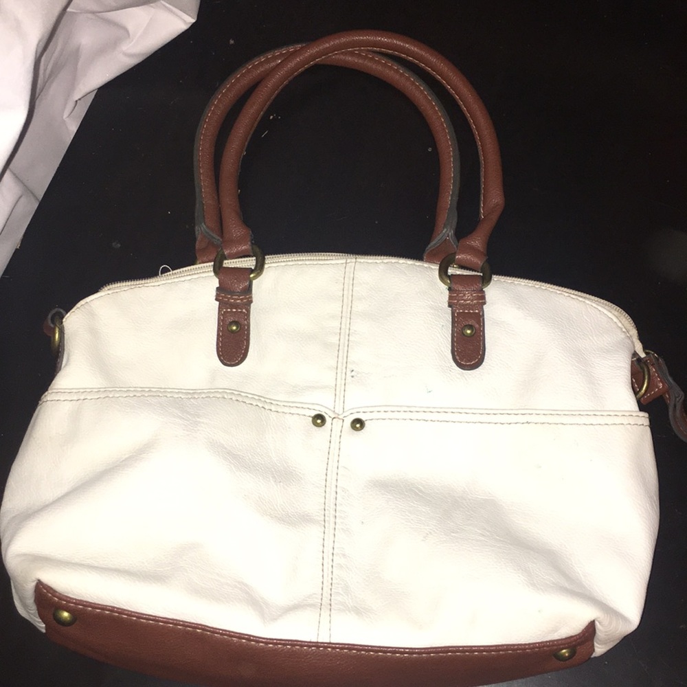 4 out side pockets one main pocket